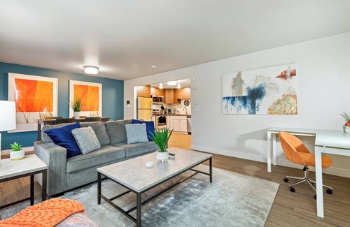 West Bellevue Apartment | 1mi-Downtown Bellevue, W/D, Parking, 20min-Airportn