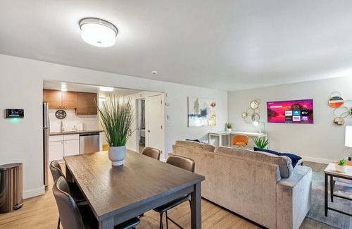 West Bellevue Apartment | 1mi-Downtown Bellevue, W/D, Parking, 20min-Airportn