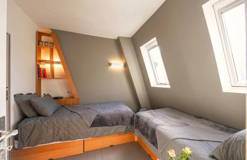 8th Arrondissement Apartment | 1min Walk From Champs Elysées - Avenue Montaigne - AC - Self-Checkin - Working Desk