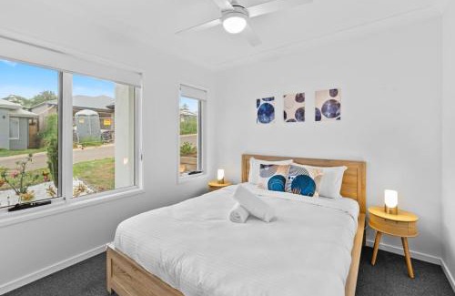 Bridgeman Downs House | 1mins to Mall Brandnew 4Beds cozy home with Ducted AC