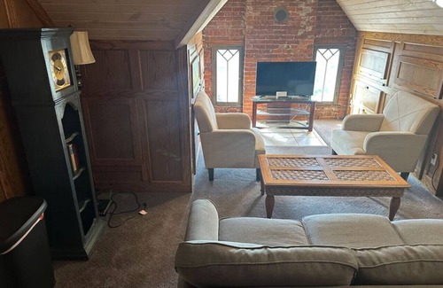 St. Charles Historic District Apartment | 1st Capitol Mansion - Suite 401