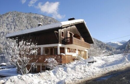 Morzine Apartment | 1st floor apartment in Savoyard chalet in Morzine.