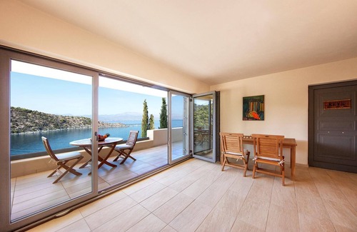 Katakali Apartment | 1st Floor at Crystal View Villa