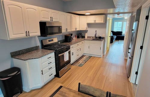 Geneva-on-the-Lake Condo | 1st Floor Beach Access 2-Bedroom Condo in Geneva U2