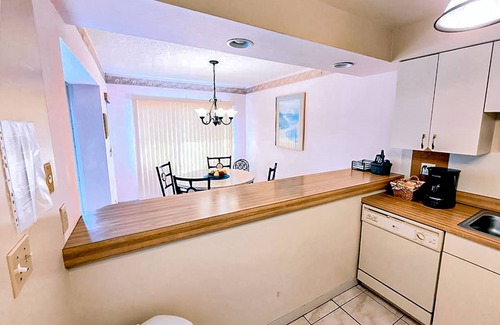 Tierra Verde Condo | 1st-floor condo with bayfront views, pool, hot tub, gym, grills, & balcony