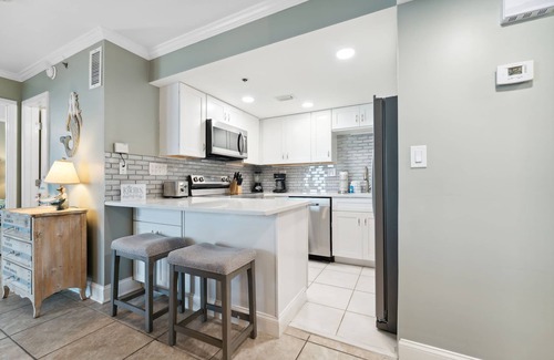 Panama City Beach Condo | 1st Floor + Gulf View! Beach Service Included!