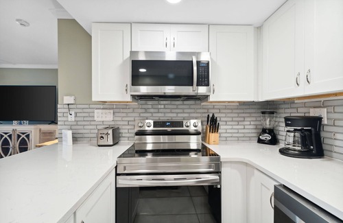 Panama City Beach Condo | 1st Floor + Gulf View! Beach Service Included!