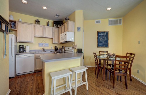 Corpus Christi Condo | 1st FLOOR LARGE 1BR, BEAUTIFUL Beach Getaway! Pool, Hot Tub, Sauna & More
