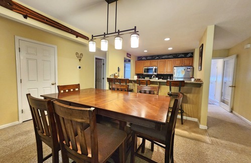 Lincoln Condo | 1st floor, open, AC/FP, deck & yard, swim club. F1904 by LRS