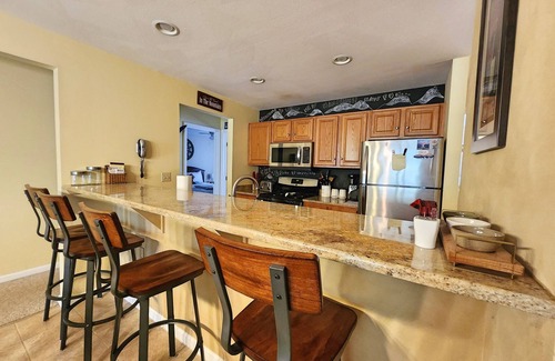 Lincoln Condo | 1st floor, open, AC/FP, deck & yard, swim club. F1904 by LRS