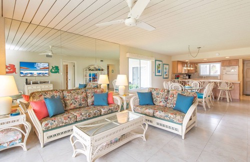 Seven Mile Beach Condo | 1st Floor POOLSIDE/OCEAN VIEW Protected Cove & Beach-Most 10 Star Reviews on 7MB