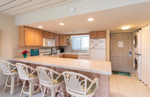 Seven Mile Beach Condo | 1st Floor POOLSIDE/OCEAN VIEW Protected Cove & Beach-Most 10 Star Reviews on 7MB