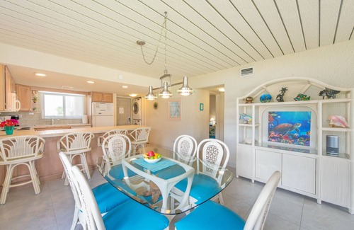 Seven Mile Beach Condo | 1st Floor POOLSIDE/OCEAN VIEW Protected Cove & Beach-Most 10 Star Reviews on 7MB