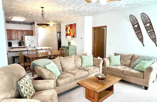 Hidden Valley Condo | 1st Floor Ski In/Ski Out! Hidden Valley Summit Direct Access 3BR Sleeps 10