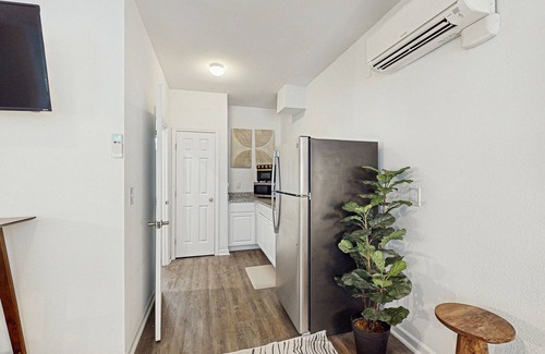 Goose Creek Apartment | 1st Floor Studio in Pet Friendly Walkable Resort with Pools