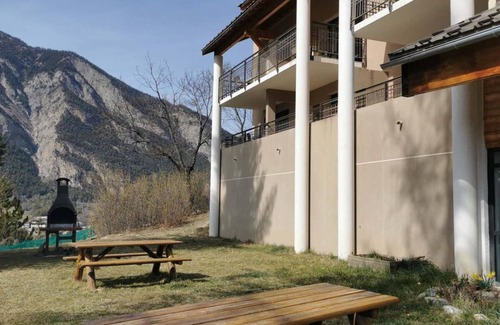 Jausiers Apartment | 1st floor, swimming pool, sauna, terrace, parking, tv, 27m², Pra Loup