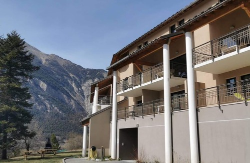 Jausiers Apartment | 1st floor, swimming pool, sauna, terrace, parking, tv, 27m², Pra Loup