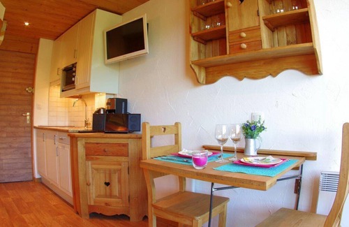 Les Avanchers-Valmorel Apartment | 1st floor, view ski slopes, balcony, tv, ski locker, 12m², Valmorel