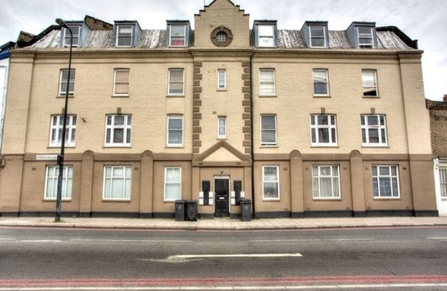Kennington Apartment | 1st Flr 3 Bed Flat Near Elephant and Castle- 4EC
