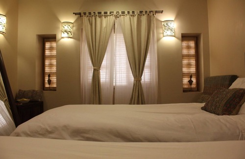 Amar Sagar Pol Hotel | 1st Gate Home - Fusion