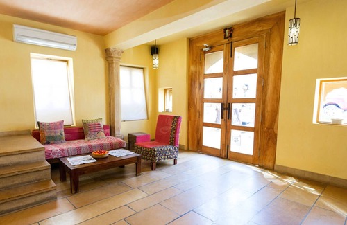 Amar Sagar Pol Hotel | 1st Gate Home - Fusion
