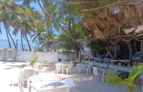 Guayacanes Bed & Breakfast | 1Vida Bar Restaurante