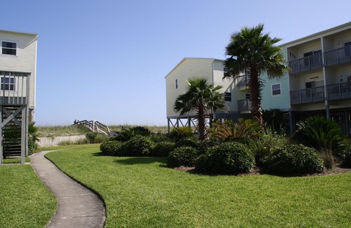 Pensacola Beach Condo | 2/1.5 Seahorse Hideaway Condo