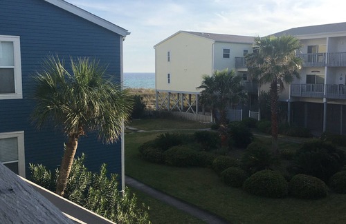Pensacola Beach Condo | 2/1.5 Seahorse Hideaway Condo