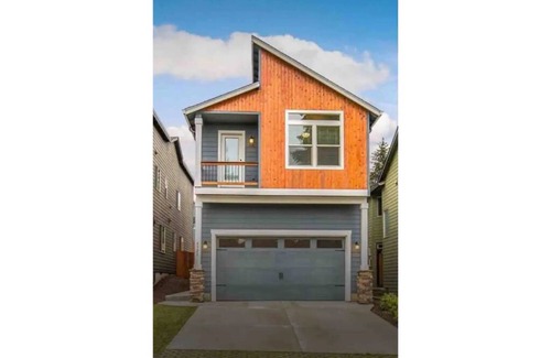 Pleasant Valley House | 2,100 SqFt Contemporary Home W/Jacuzzi & Fire Pit