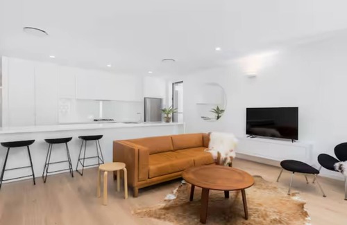 Sawtell Apartment | 2/13 First Avenue - in historic downtown Sawtell