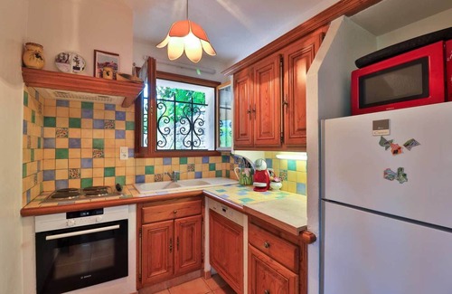 Le Bar-sur-Loup Apartment | 2 198/5 000nCozy cottage with private garden and terrace – peaceful setting