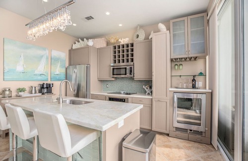 Galveston Condo | 🌊 2/2 Diamond Beachfront , Galveston, Amenities Galore! W/D in Unit, 6th FL