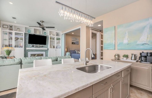 Galveston Condo | 🌊 2/2 Diamond Beachfront , Galveston, Amenities Galore! W/D in Unit, 6th FL