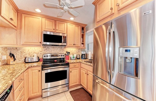 Longboat Key Condo | 2/2 GULF SIDE UPDATED APT. SPECIAL 9/1 TO 11/1-LOW SUMMER RATES, 210 PER NIGHT