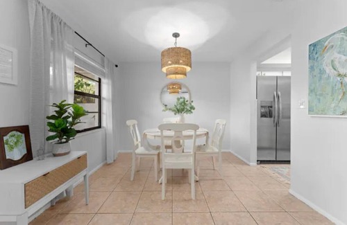 Port Canaveral House | 2/2/KING Bed, no stairs, 3 blks to beach, relaxing/private yard