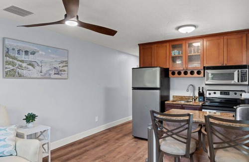 North Naples House | 2/2 King Bungalow Near Beach! Lovely Modern Hideaway with Hot Tub