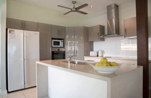 Mission Beach House | 2/24 Donkin - Luxury - Absolute Beachfront