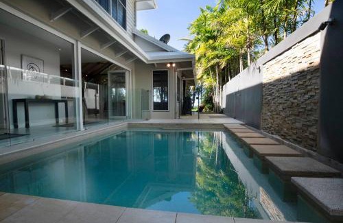 Mission Beach Apartment | 2/24 Donkin - Luxury - Absolute Beachfront