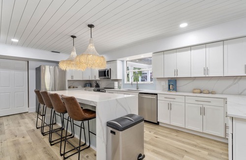 Bradenton House | 2.3 acre Luxury Estate 9 minutes from Beach!