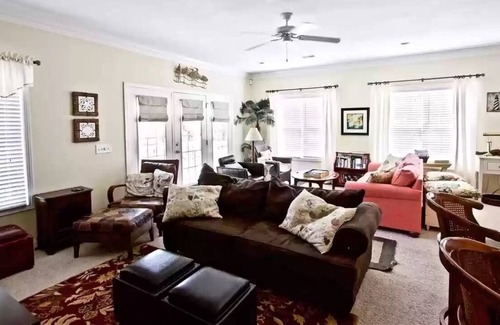 Garden City House | 2-3 Minute/1 Block Walk to Beach, Private Pool, 3 decks, Pets, SEASON DISCOUNTS