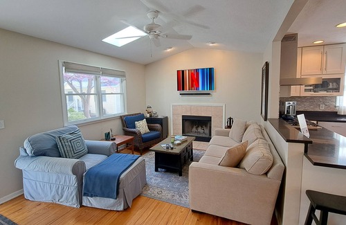 Union Pier Cottage | 2-3 nt min Steps to McKinley Beach walk to all in Union Pier Fire Pit
