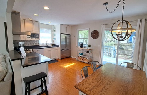 Union Pier Cottage | 2-3 nt min Steps to McKinley Beach walk to all in Union Pier Fire Pit
