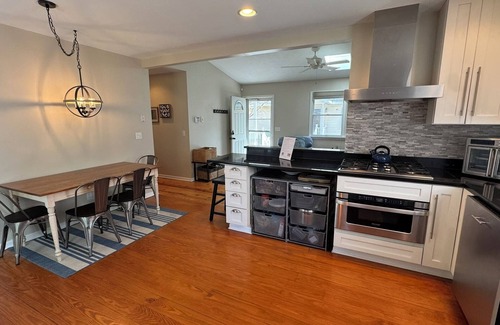 Union Pier Cottage | 2-3 nt min Steps to McKinley Beach walk to all in Union Pier Fire Pit