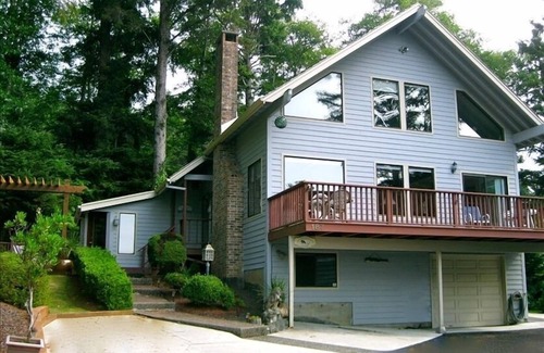 Tolovana Park House | 2.5 BLOCKS TO BEACH - 4 BED/3 BATH - INDOOR HOT TUB - OCEAN VIEW -2 PETS WELCOME