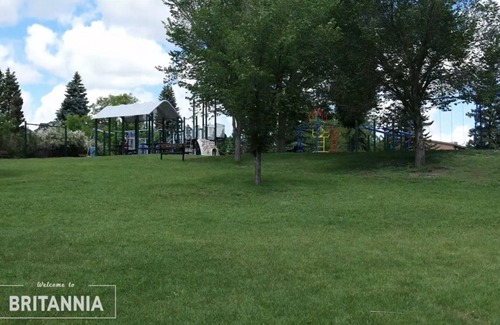 Southwest Calgary Apartment | 2.5 km to stampede and BMO/sleeps 6