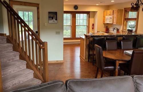 Tannersville House | 2,650 square foot 3 bedroom with private hot tub and guest room
