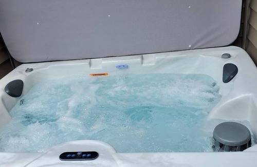 Tannersville House | 2,650 square foot 3 bedroom with private hot tub and guest room