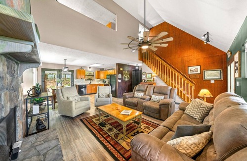 Sevierville Cabin | 2-7 Guests, 1 mile from Dollywood, Newly Remodeled, 3 Bed 2.5 bath, Very Private
