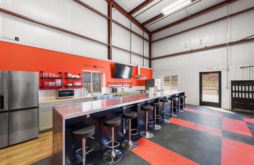 Moab South Valley House | 2 acre Gated Parking Lot, sleeps 16-25! hot tub, fire pit, games & entertainment