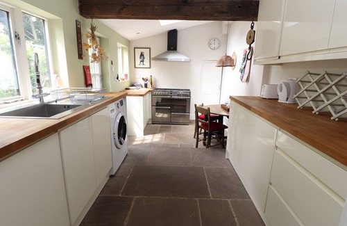 Hoole Cottage | 2 ASHBY PLACE, pet friendly, character holiday cottage in Chester